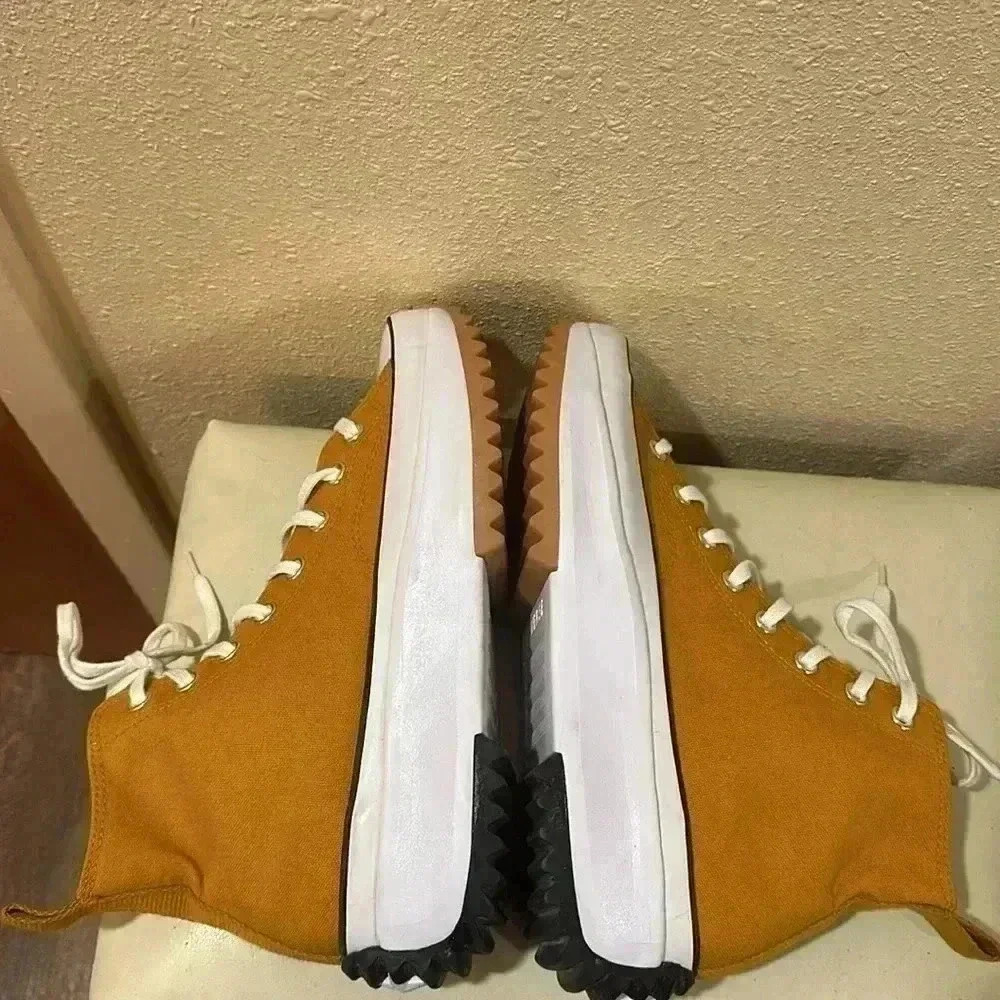 Converse Run Star Hightops Size 10 - image 5